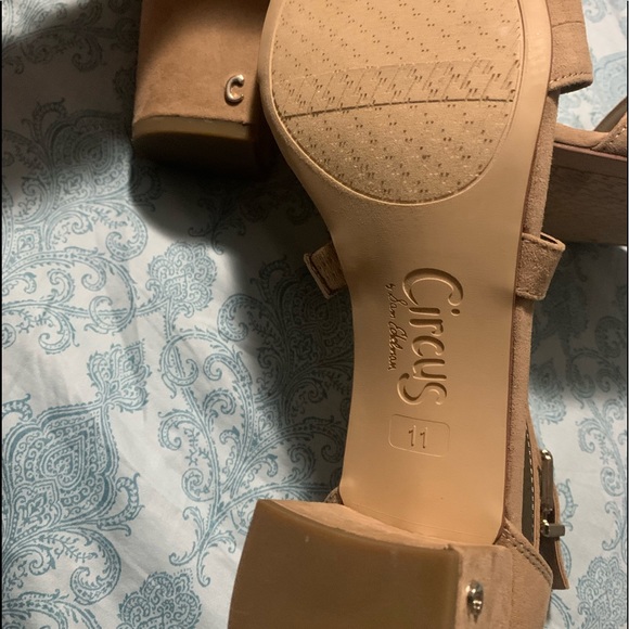 Caramel Block Heel Sandal - Picture 4 of 5